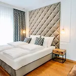 El Apartments - Orion