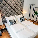 El Apartments - Orion